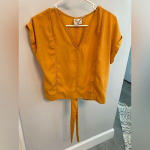 Janet Chung marigold short sleeve slightly cropped shirt size Medium with tie